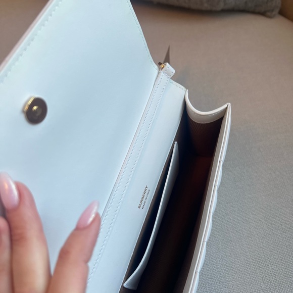 Burberry White Quilted Lola crossbody Bag/Clutch - Picture 4 of 9